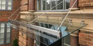 Главная — Cтеклянные козырьки — фото