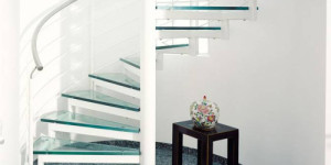 Стеклянные лестницы — Винтовая лестница из стекла — фото